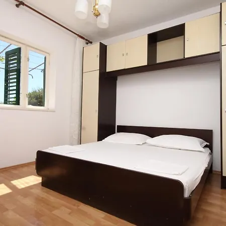 Apartman With Parking Space - 6791 Makarska