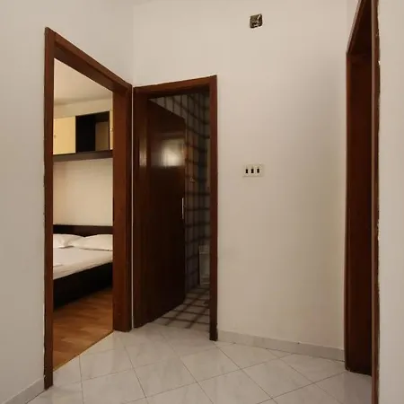 Apartment With Parking Space - 6791 Makarska