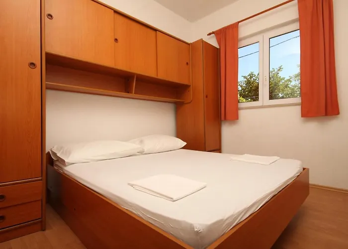 With Parking Space - 6791 Makarska