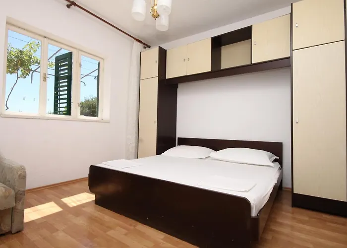 Apartment With Parking Space - 6791 Makarska